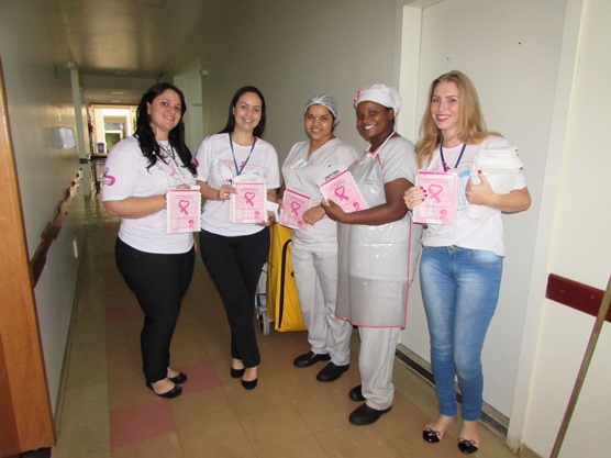 No encerramento da campanha, a Equipe de Humanização visitou todos os setores distribuindo material informativo