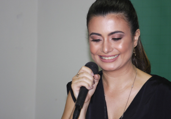 Enfermeira mestra, Andressa Paola de Oliveira Queiroz - diretora do CEP