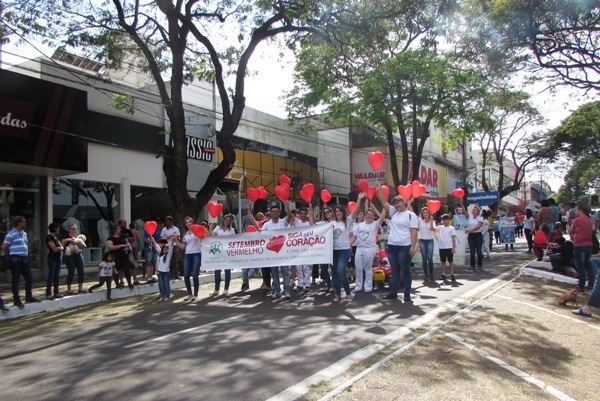 O Pelotão do Nossa Senhora foi aplaudido pelo público que assistia ao desfile
