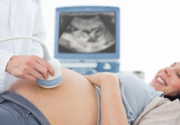 É importante fazer o acompanhamento médico desde o início da gravidez