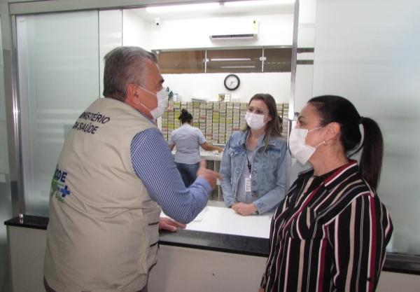 A farmacêutica Dani Salesse apresentou os serviços da farmácia hospitalar 