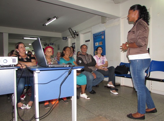 A psicóloga falou da importância da atenção à saúde de quem cuida do idoso 