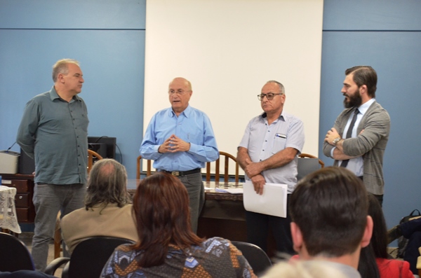 O deputado federal Osmar Serraglio participou da abertura da reunião.