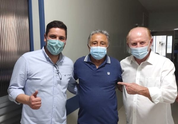 O diretor clínico da Norospar, Dr. Luiz França, com o Deputado Vermelho e seu filho Matheus Vermelho
