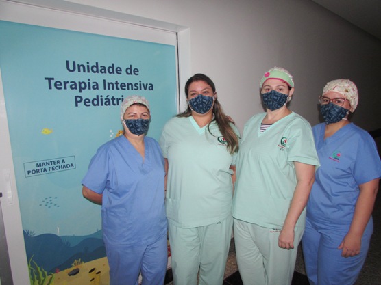 Dra. Bruna de Souza Costa e equipe de enfermagem da UTI Neo do Hospital Cemil