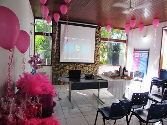 O Anfiteatro do CAPS-AD foi todo decorado para o Dia Rosa