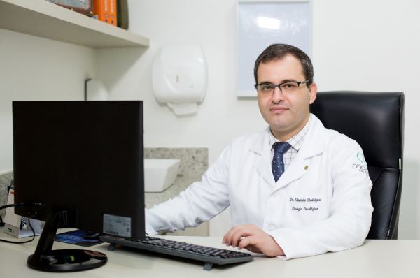 Dr. Eduardo Rodrigues - Oncologista 