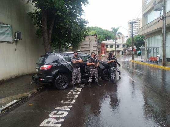 Os insumos vieram escoltados pela Polícia Militar