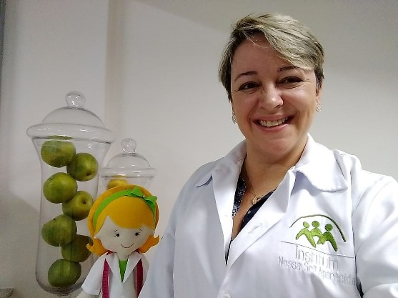 A nutricionista Elis Regina comanda o Serviço de Gastronomia Hospitalar do Instituto Nossa Senhora Aparecida