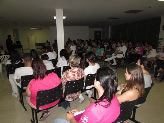 Participaram médicos, profissionais de saúde e estudantes