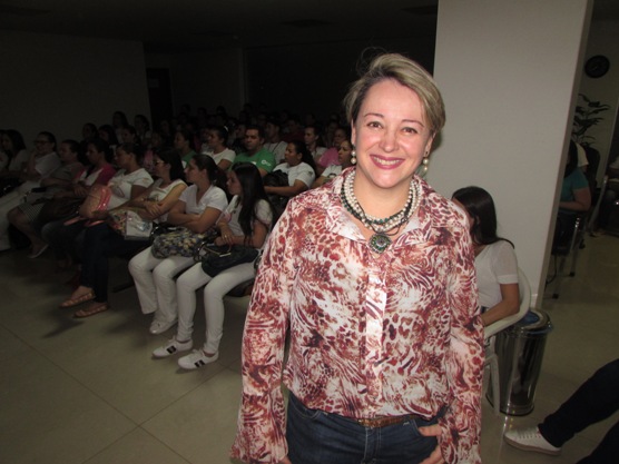 A nutricionista e professora, Elis Regina falou sobre a importância da qualificação profissional