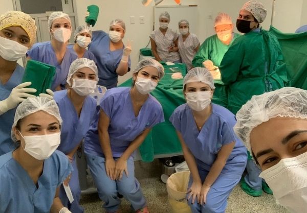 O parto mobilizou uma grande equipe de médicos e enfermeiros