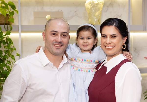 O marido, Carlos Alberto da Silva Júnior e a filha, Júlia participaram de todas as etapas do novo projeto