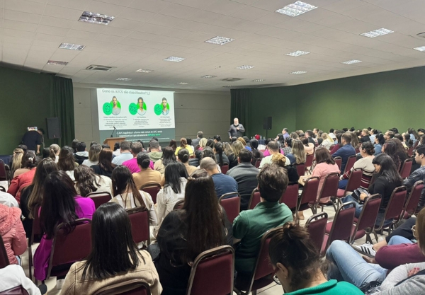 Mais de 300 profissionais de saúde participaram ativamente das aulas e palestras